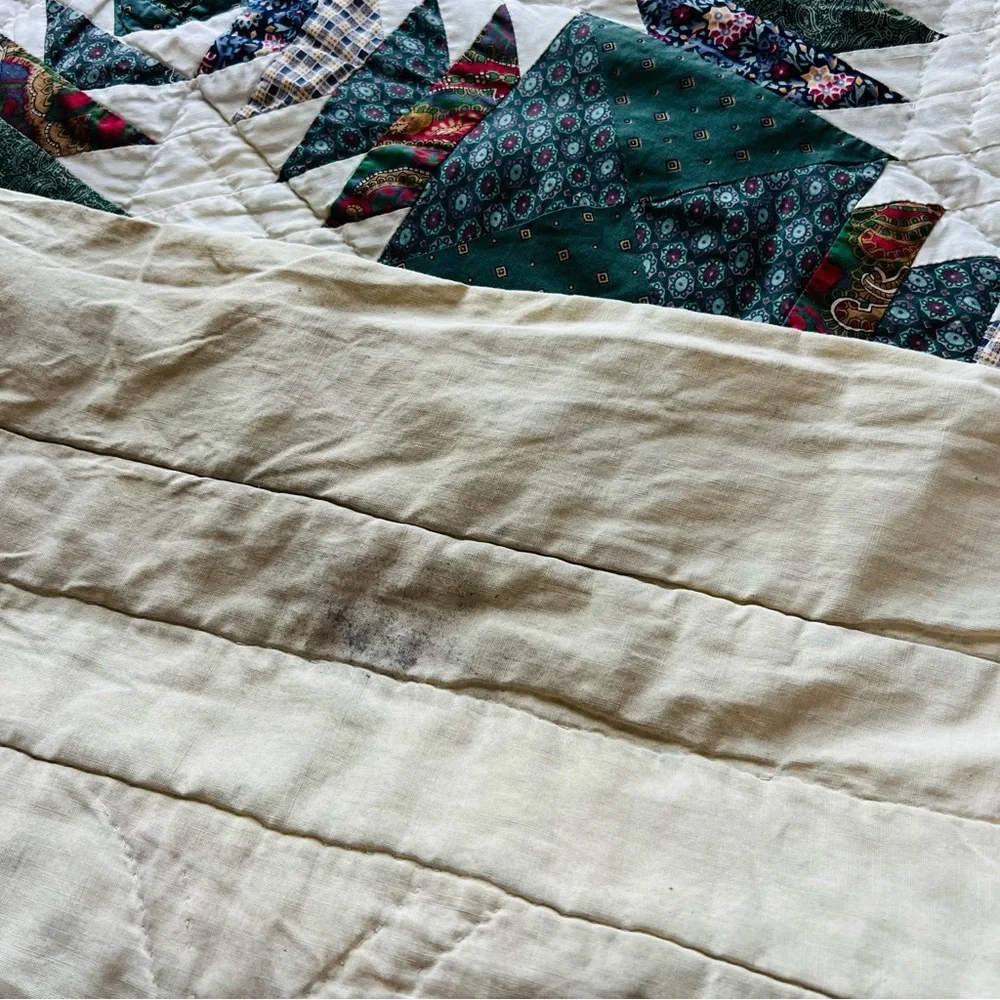 Vintage Pineapple Pattern Cotton Quilt – 100” x 90” Queen/King.